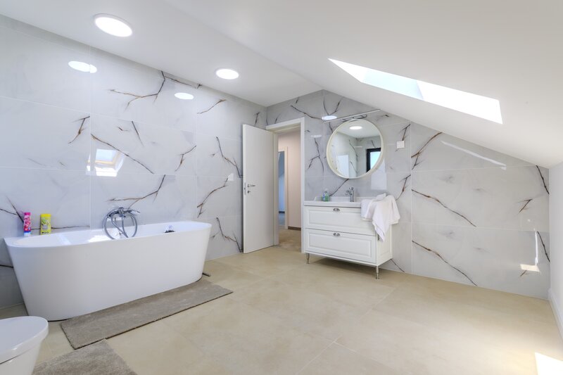Snagov, Zorelelor, vila P+M 4 dormitoare, bucatarie utilata piscina semineu